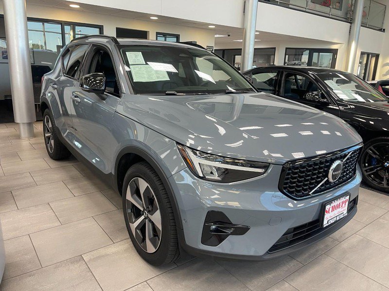Used 2023 Volvo XC40 B5 Ultimate AWD/4WD image 2
