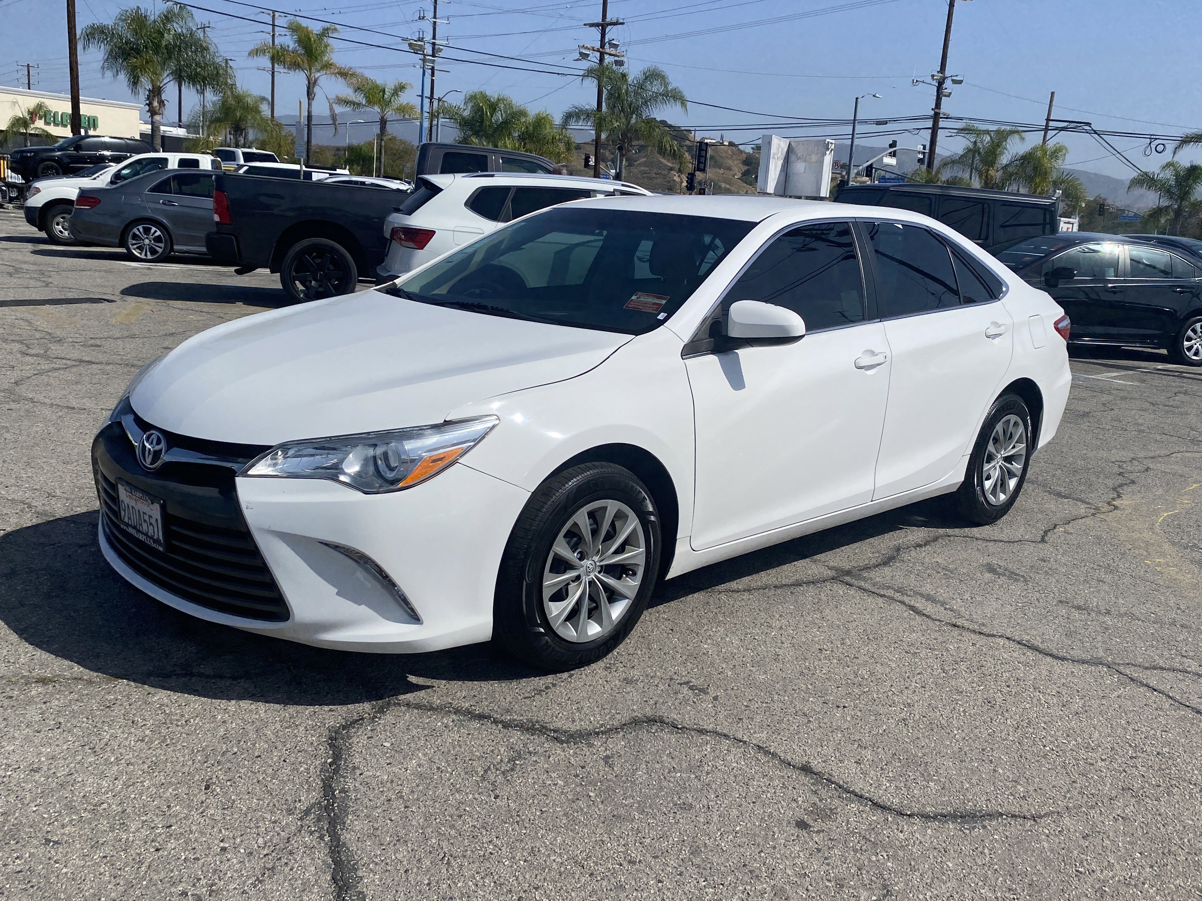 Used 2017 Toyota Camry LE FWD image 2