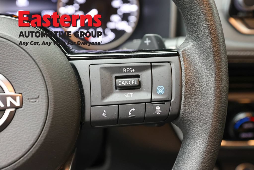 Used 2023 Nissan Rogue SV AWD/4WD image 17