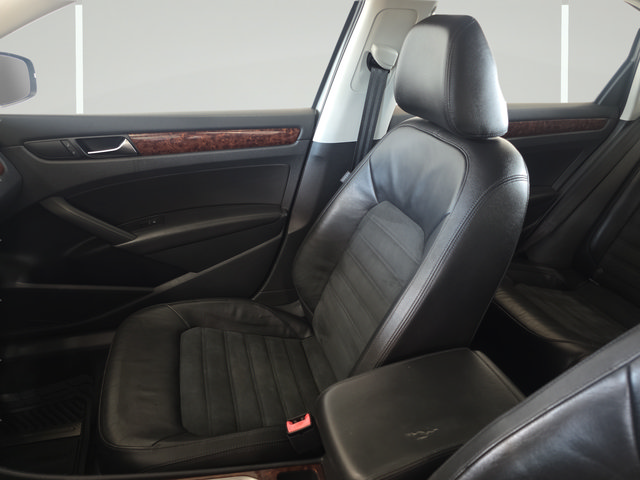 Used 2013 Volkswagen Passat TDI SEL Premium FWD image 20