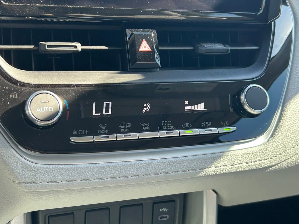 New 2025 Toyota Corolla Cross LE w/ Moonroof Package FWD image 30
