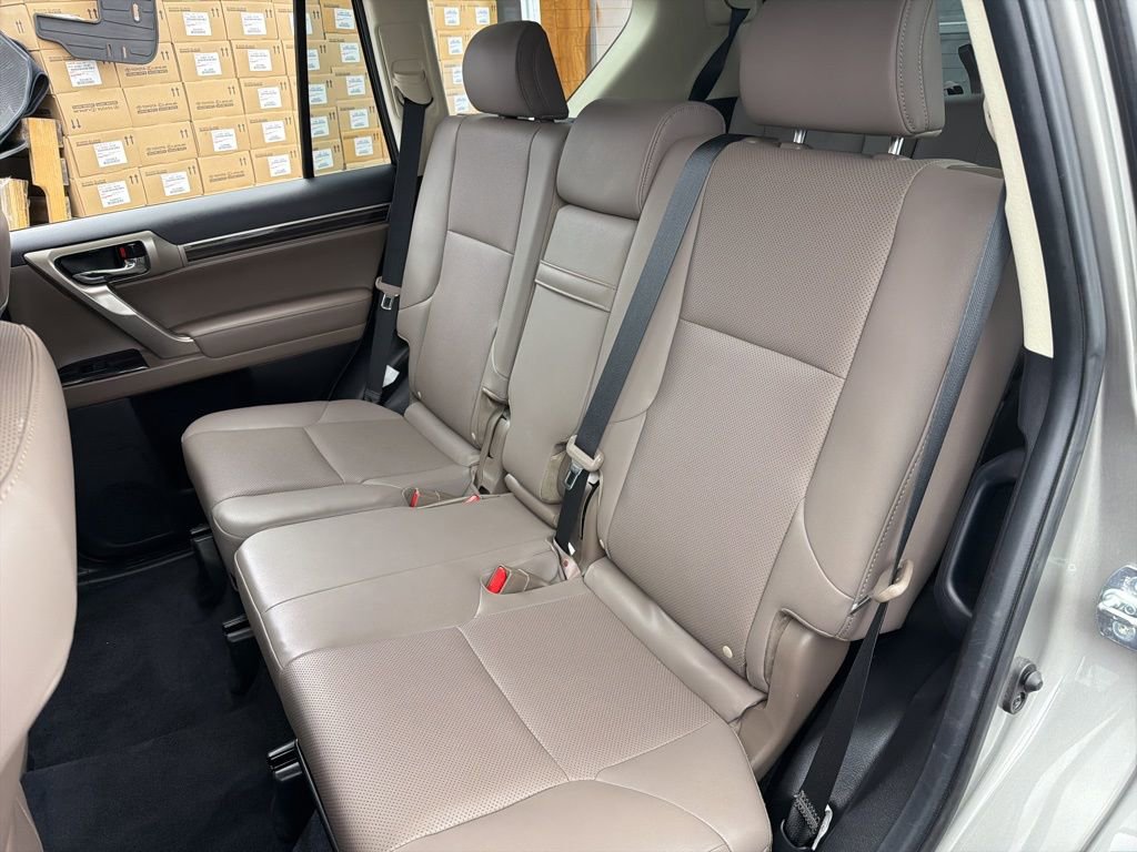 Used 2020 Lexus GX 460 Premium w/ Premium Package image 24