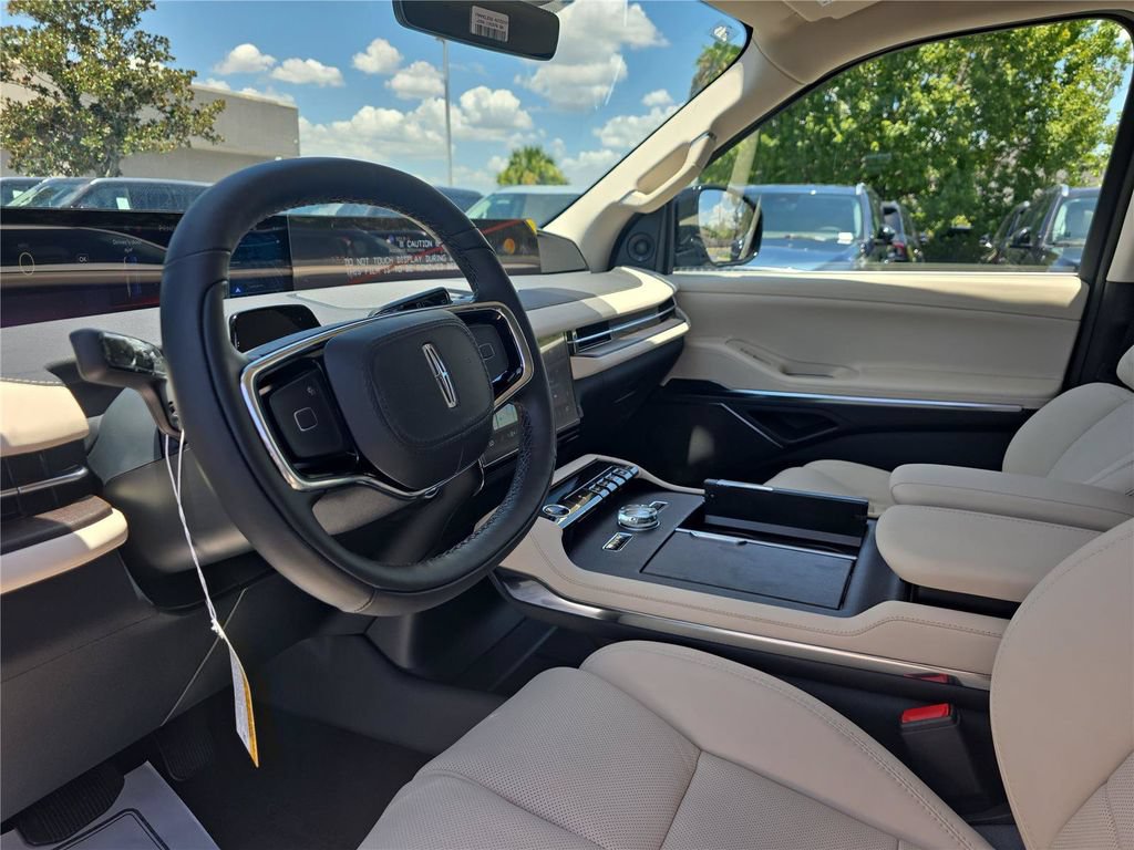 New 2027 Lincoln Navigator Premiere RWD image 13