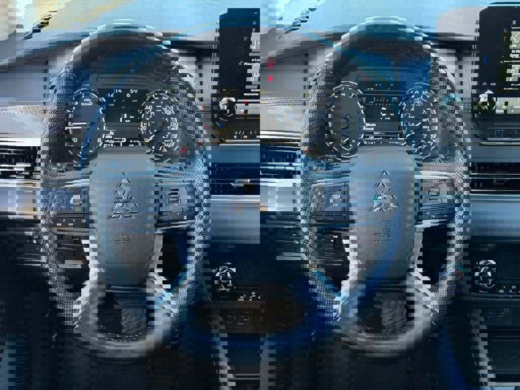 Used 2024 Mitsubishi Outlander SE image 33