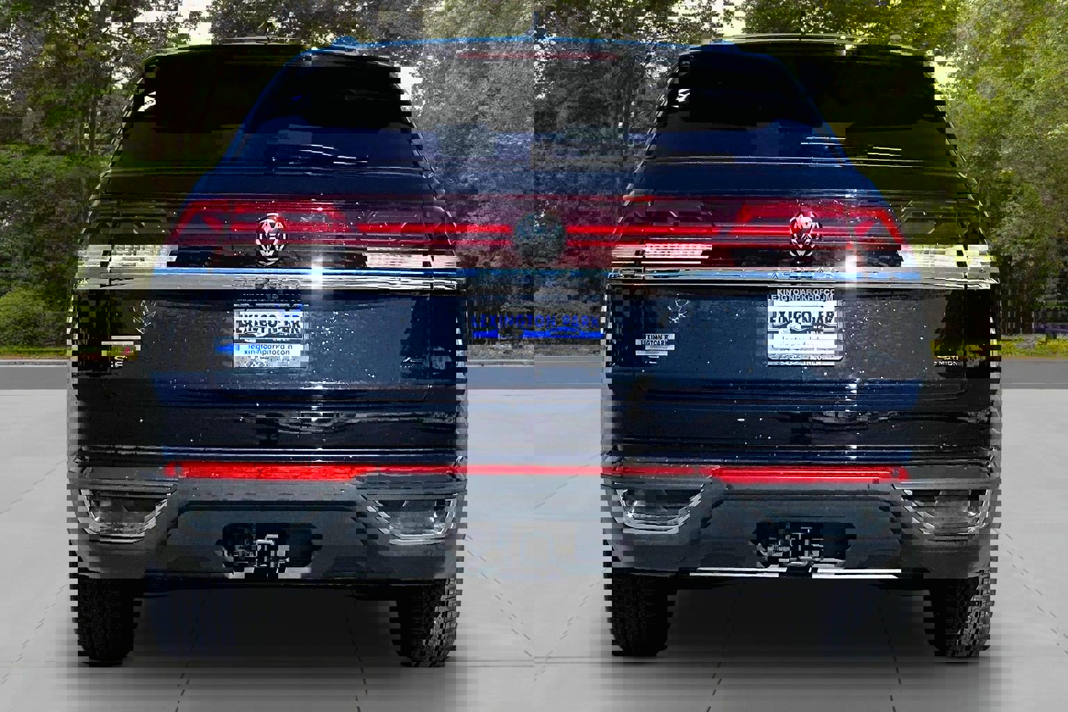 Used 2024 Volkswagen Atlas Cross Sport SE w/ Panoramic Sunroof Package image 6