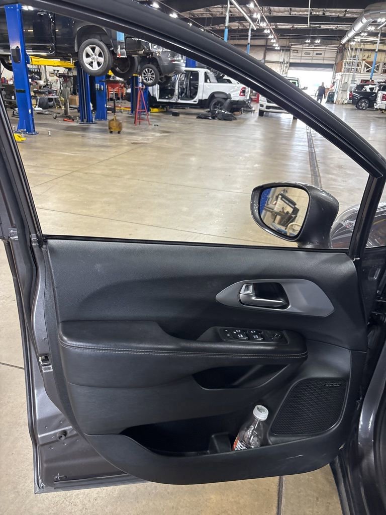 Used 2018 Chrysler Pacifica Touring-L Plus image 10