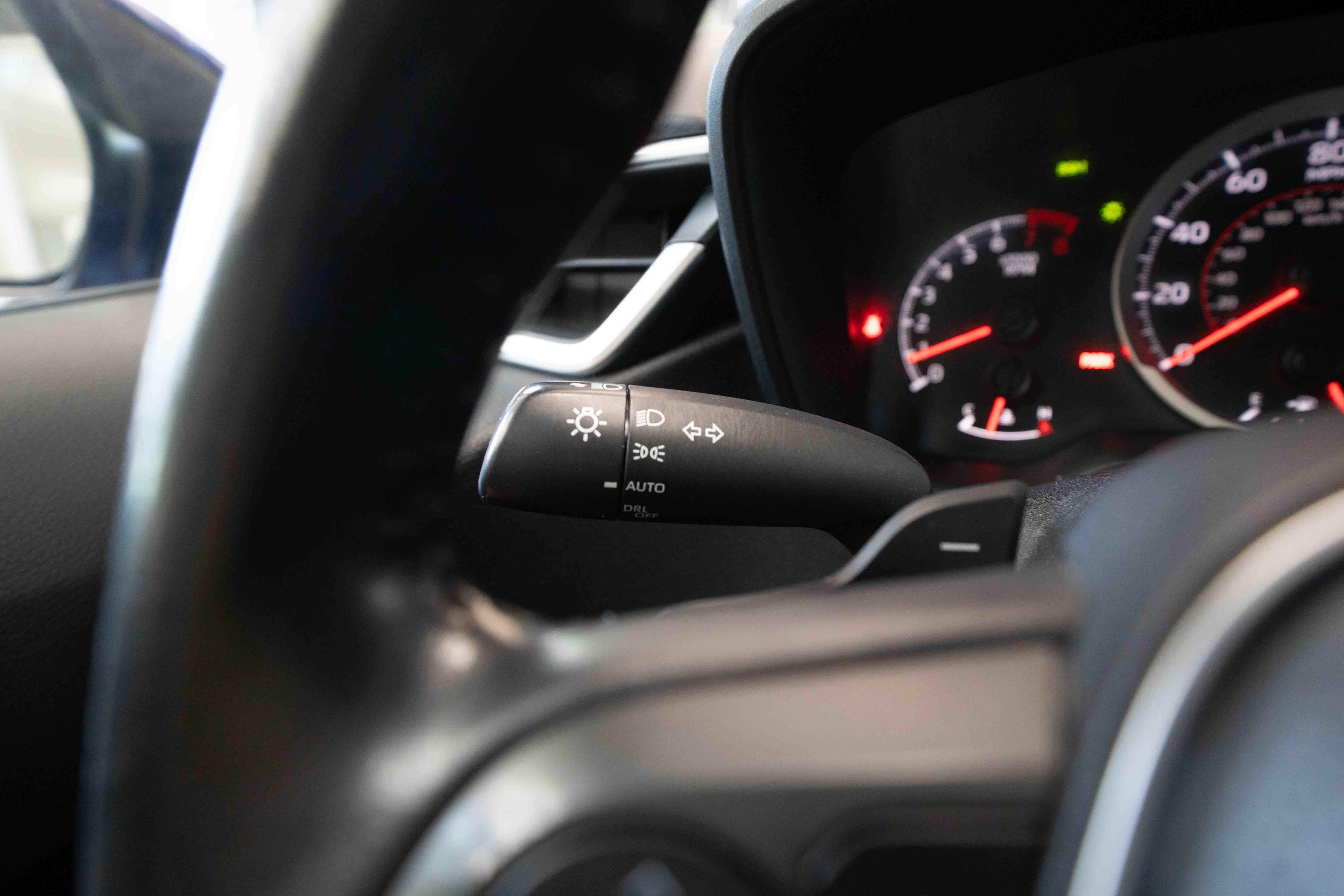 Used 2021 Toyota Corolla SE w/ SE Premium Package FWD image 13