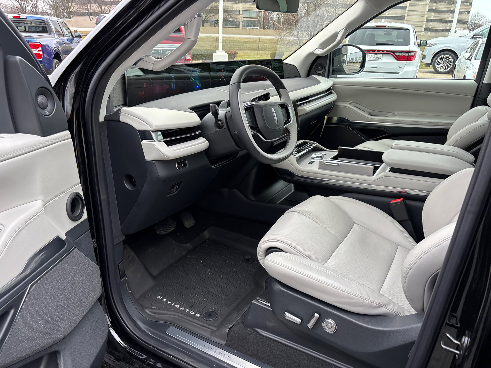 New 2025 Lincoln Navigator L Reserve AWD/4WD image 25