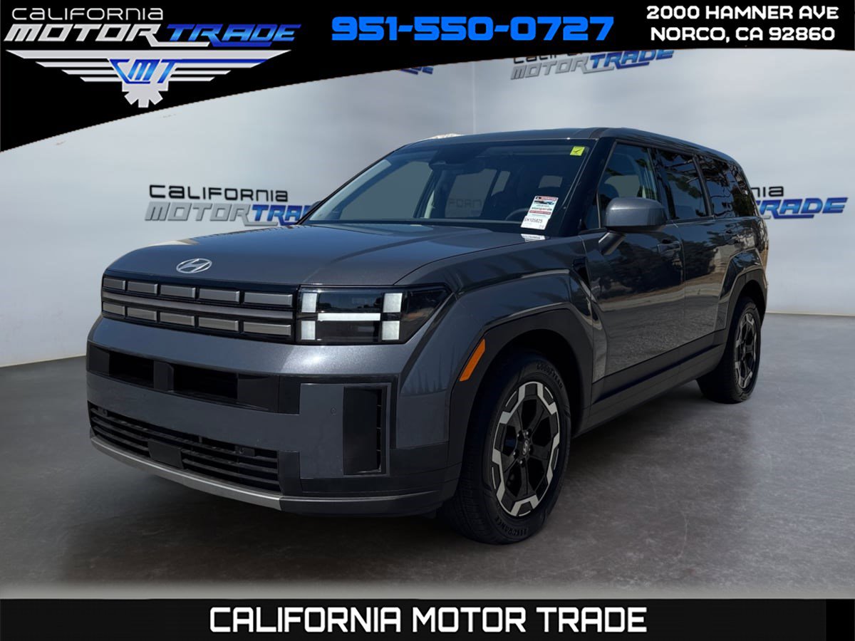 Used 2025 Hyundai Santa Fe SE FWD image 1