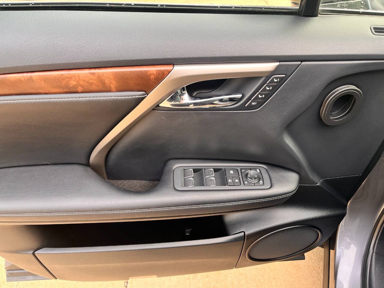 Used 2021 Lexus RX 350L Premium w/ Premium Package AWD/4WD image 8