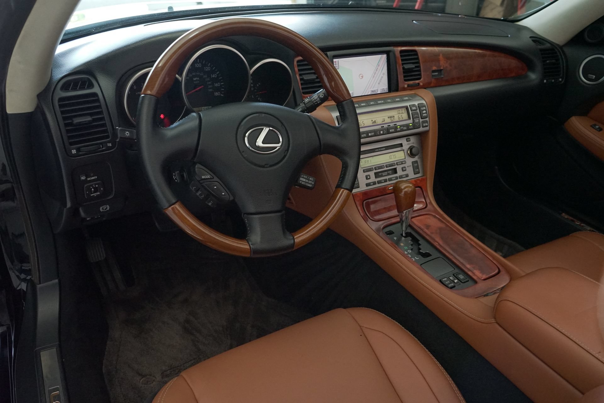 Used 2004 Lexus SC 430 Convertible w/ Preferred Accessory Pkg RWD image 2