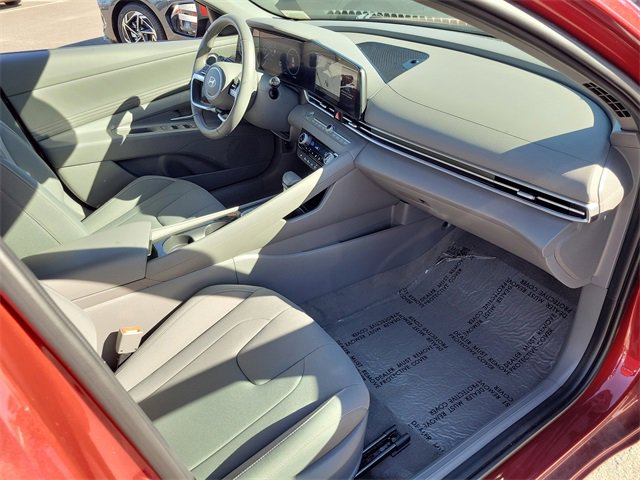 Used 2024 Hyundai Elantra SEL w/ Convenience Package image 17