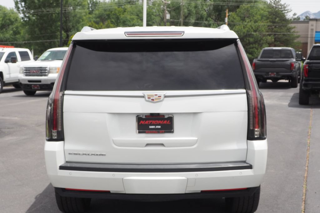 Used 2020 Cadillac Escalade Premium Luxury AWD/4WD image 6