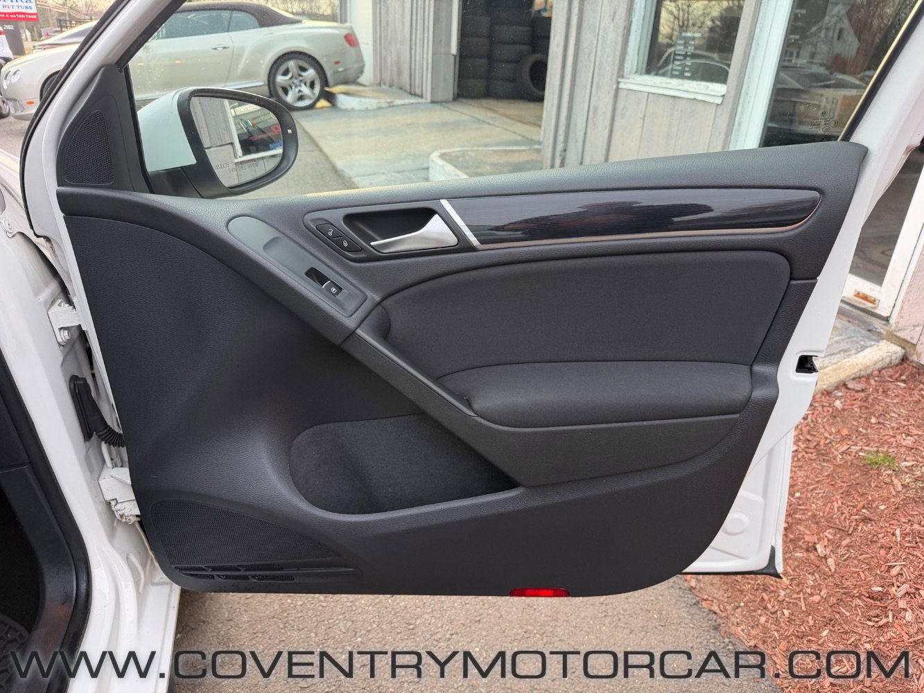 Used 2012 Volkswagen Golf 4-Door image 32