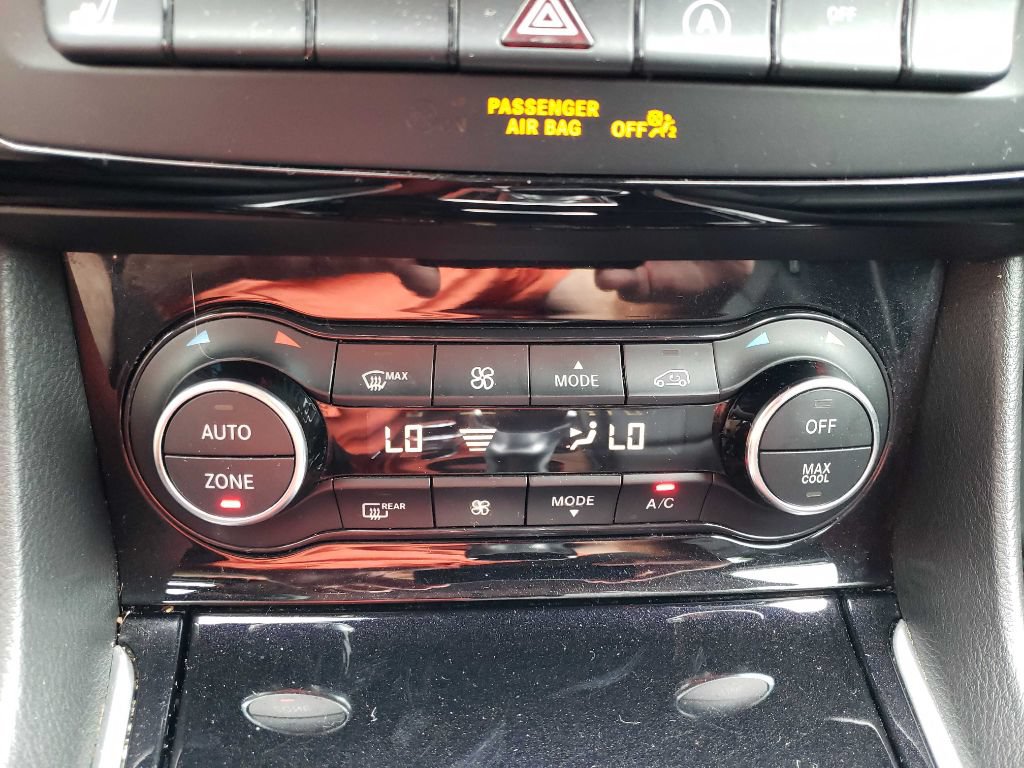 Used 2018 INFINITI QX30 Premium w/ Technology Package AWD/4WD image 19