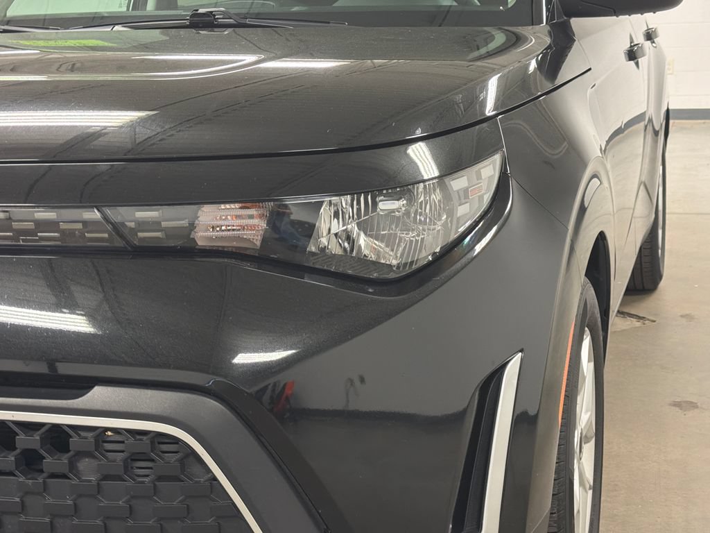 Used 2025 Kia Soul LX w/ LX Technology Package FWD image 6