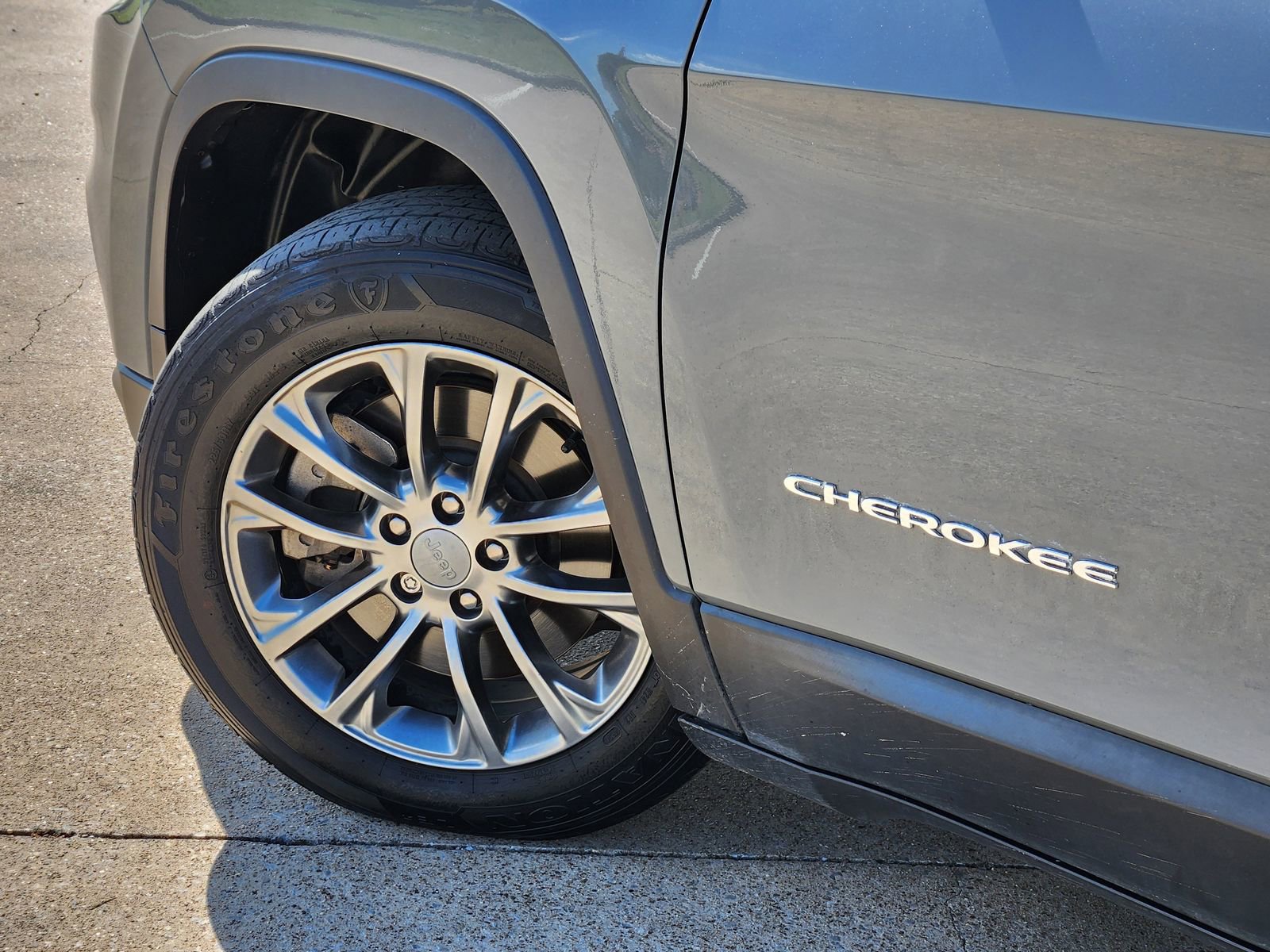 Used 2021 Jeep Cherokee Latitude Plus image 17