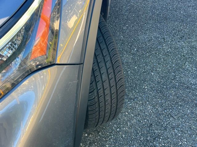 Used 2023 Nissan Rogue SV image 3