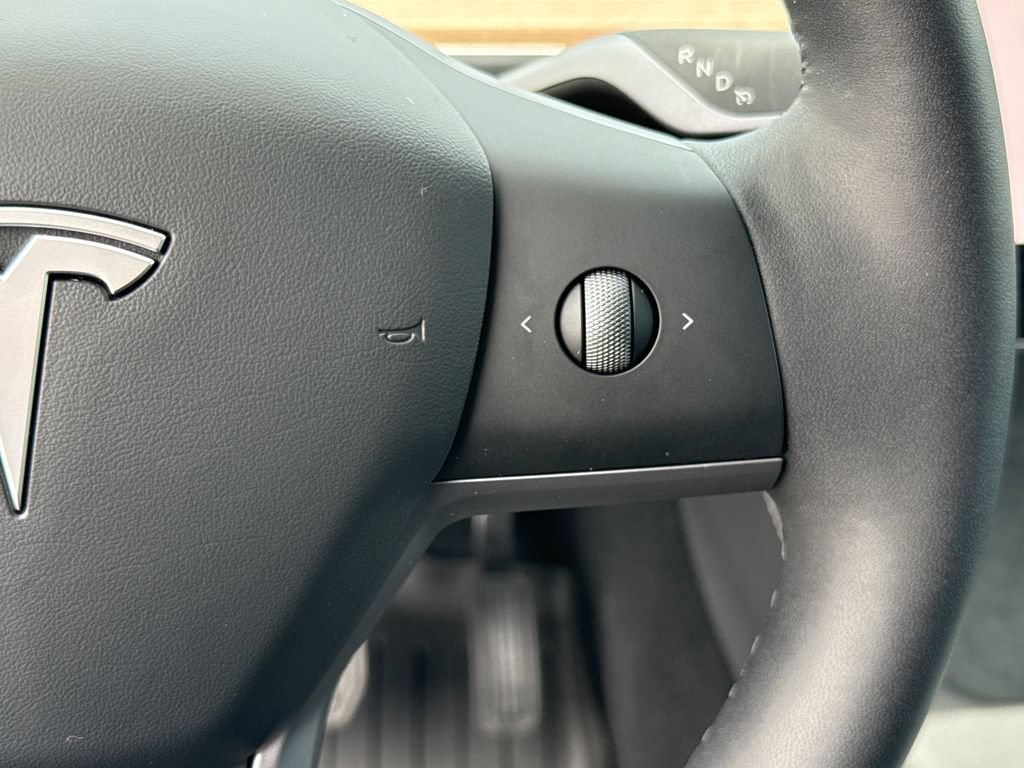 Used 2025 Tesla Model Y Long Range AWD/4WD image 16