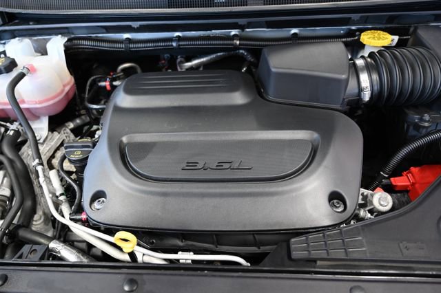 Used 2024 Chrysler Pacifica Touring-L FWD image 33