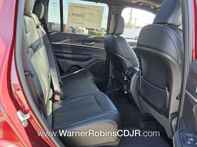 New 2025 Jeep Grand Cherokee Limited w/ Luxury Tech Group II image 17