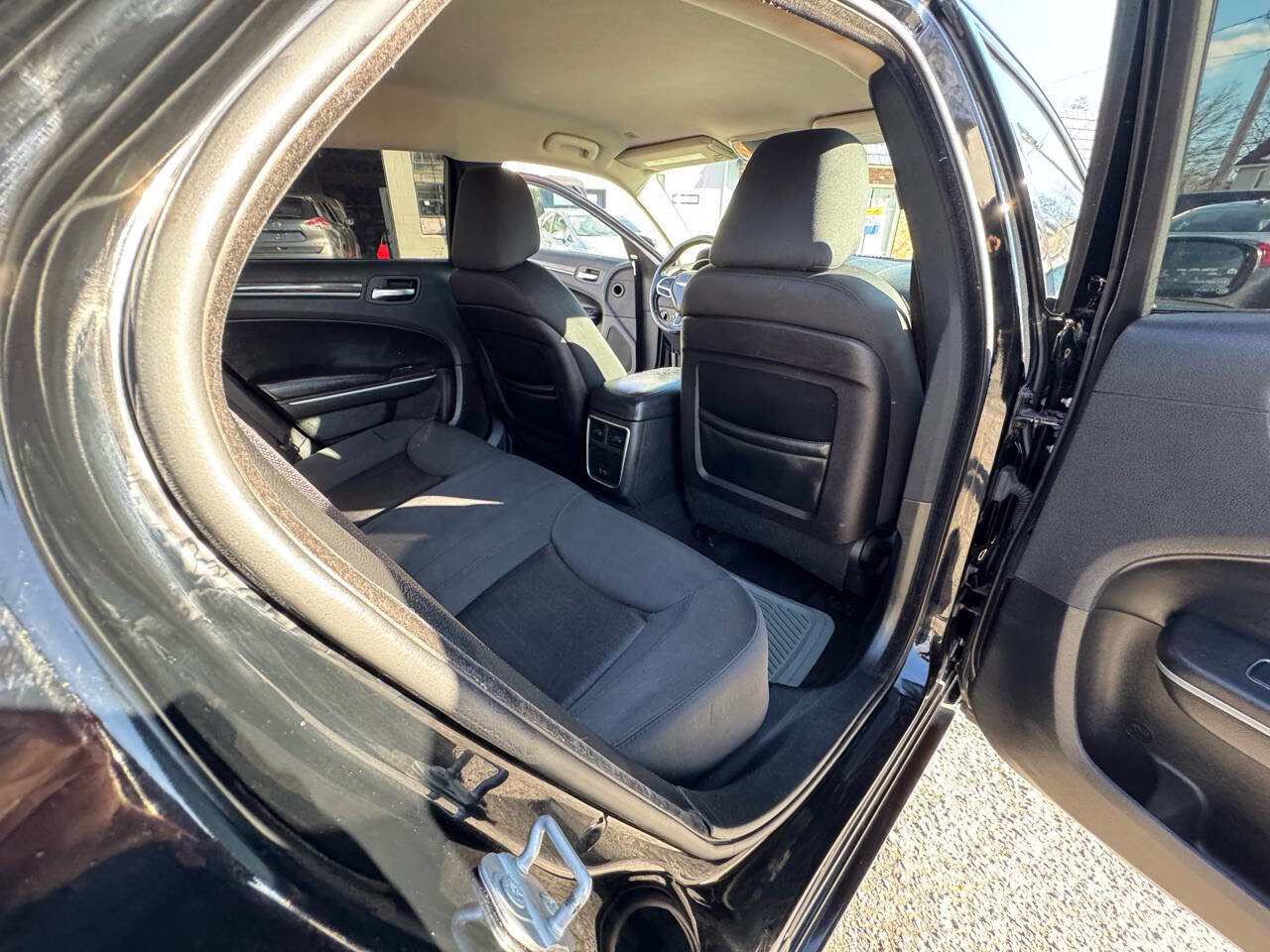 Used 2019 Chrysler 300 Touring w/ Sport Appearance Package image 39