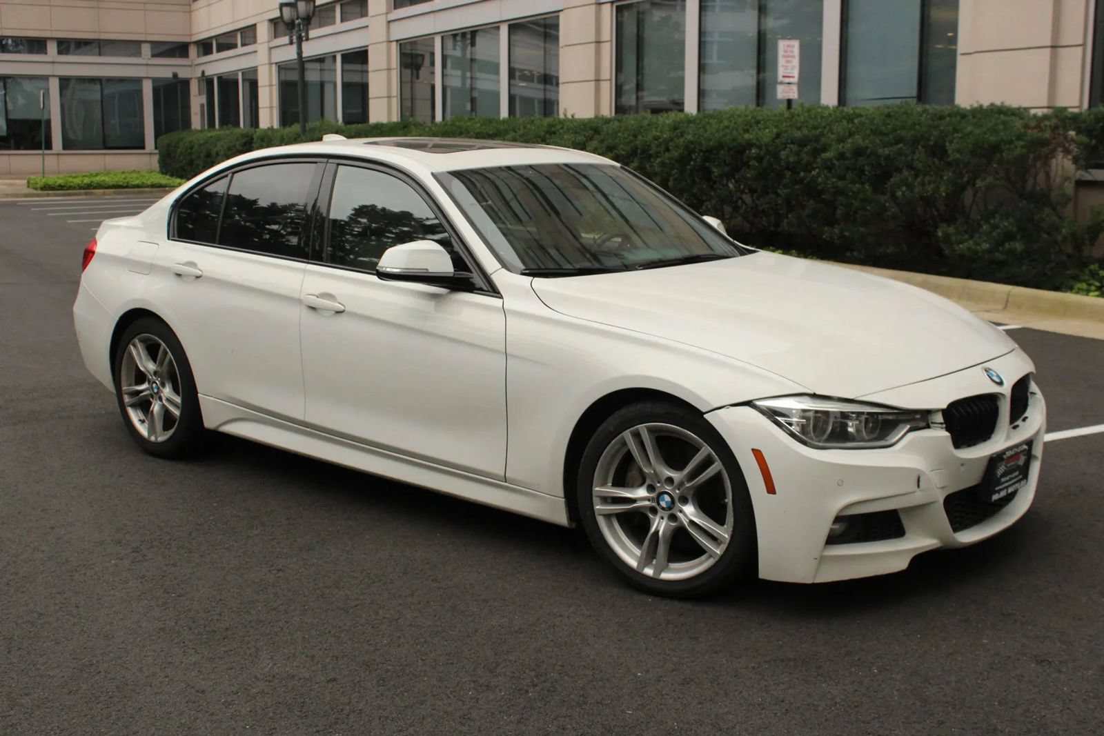 Used 2016 BMW 328i Sedan w/ M Sport Package RWD image 1
