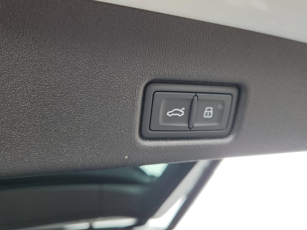 Used 2025 Audi Q5 Premium AWD/4WD image 11