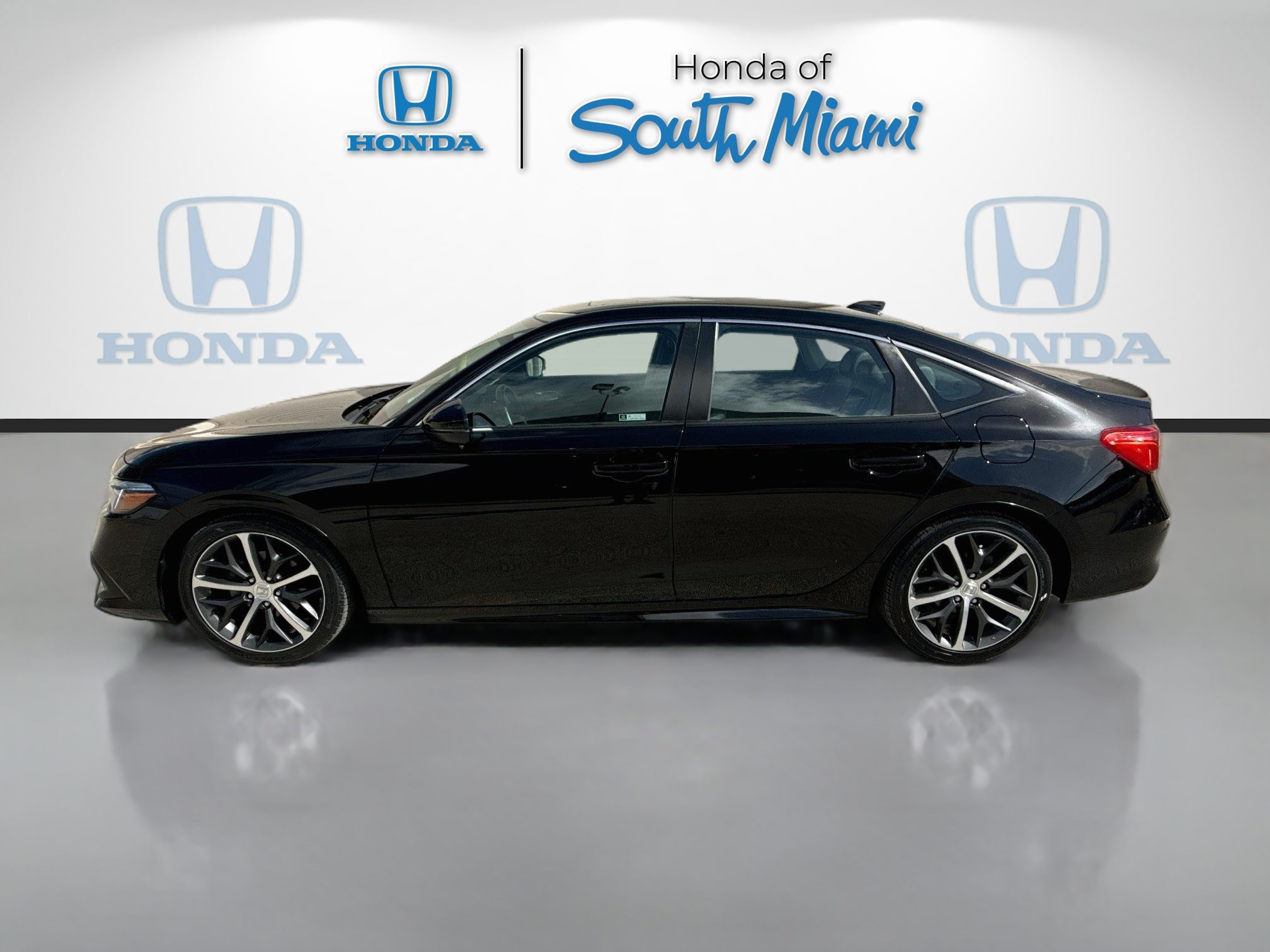 Used 2023 Honda Civic Touring image 4
