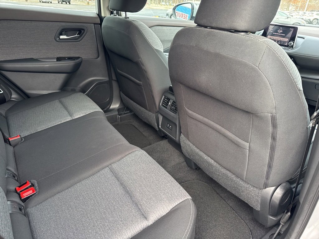 Used 2022 Nissan Rogue SV image 12