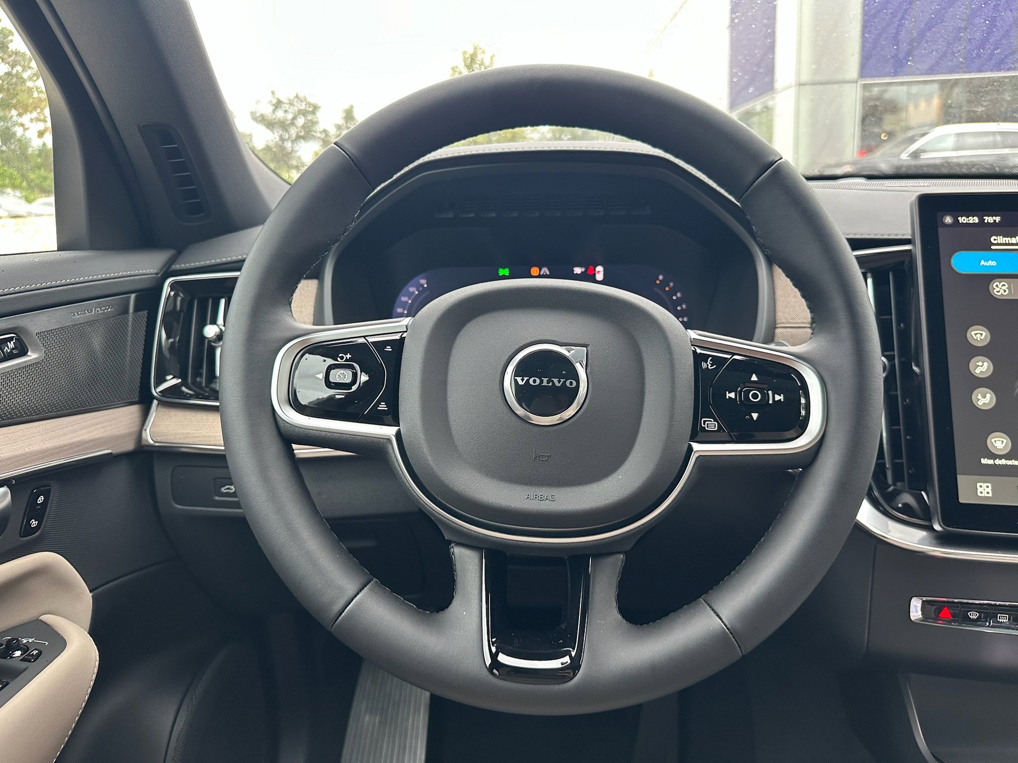 Used 2026 Volvo XC90 B6 Plus w/ Protection Package Premier AWD/4WD image 15