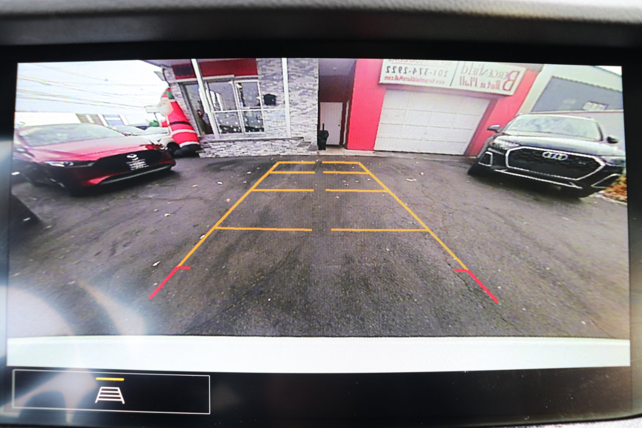 Used 2023 Buick Envision Preferred image 33