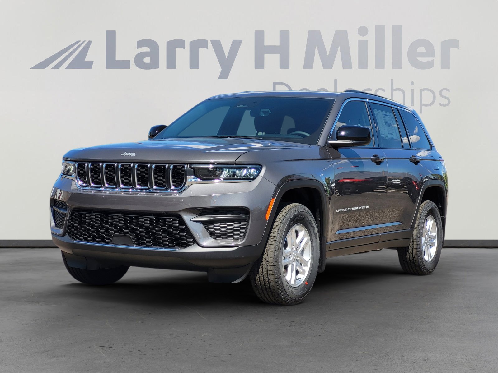 New 2025 Jeep Grand Cherokee Laredo