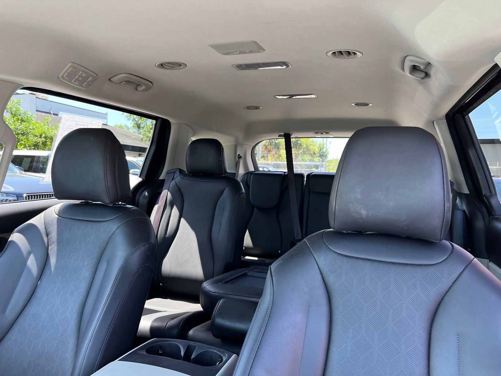 Used 2024 Kia Carnival LX FWD image 29