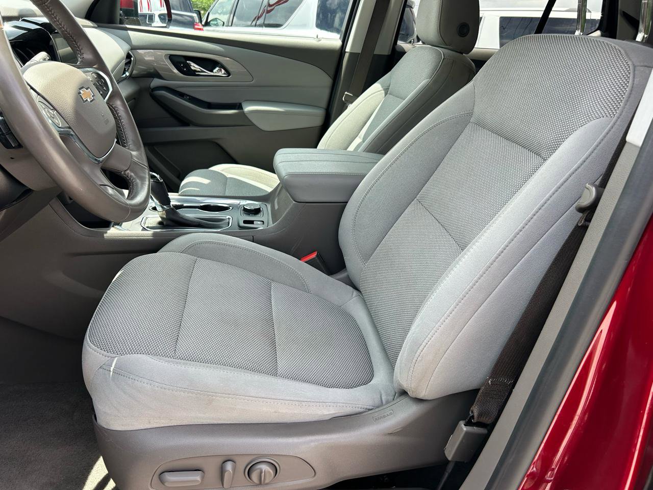 Used 2019 Chevrolet Traverse LT FWD image 7