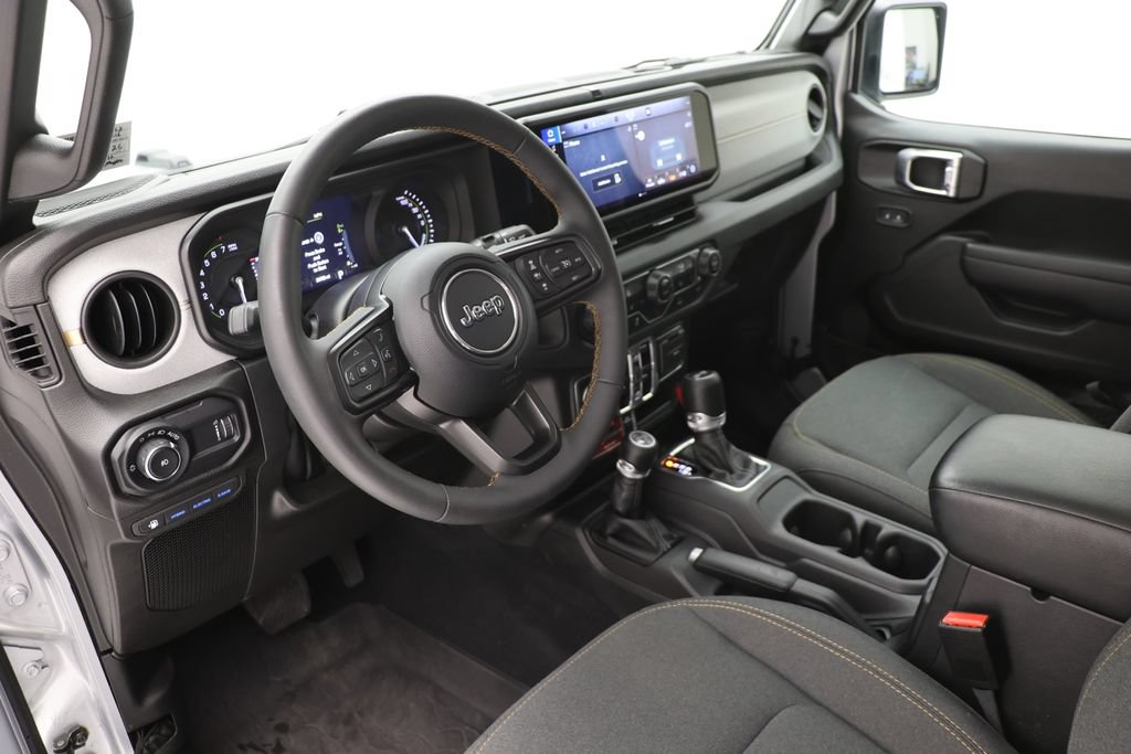 Used 2024 Jeep Wrangler Unlimited AWD/4WD image 14