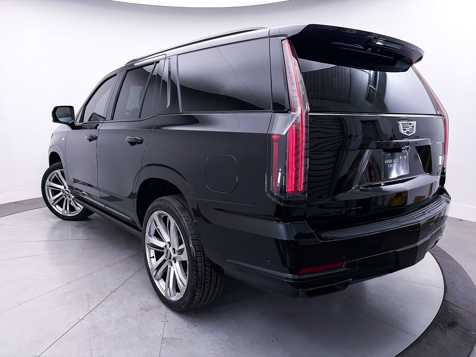 Used 2025 Cadillac Escalade Sport Platinum AWD/4WD image 2