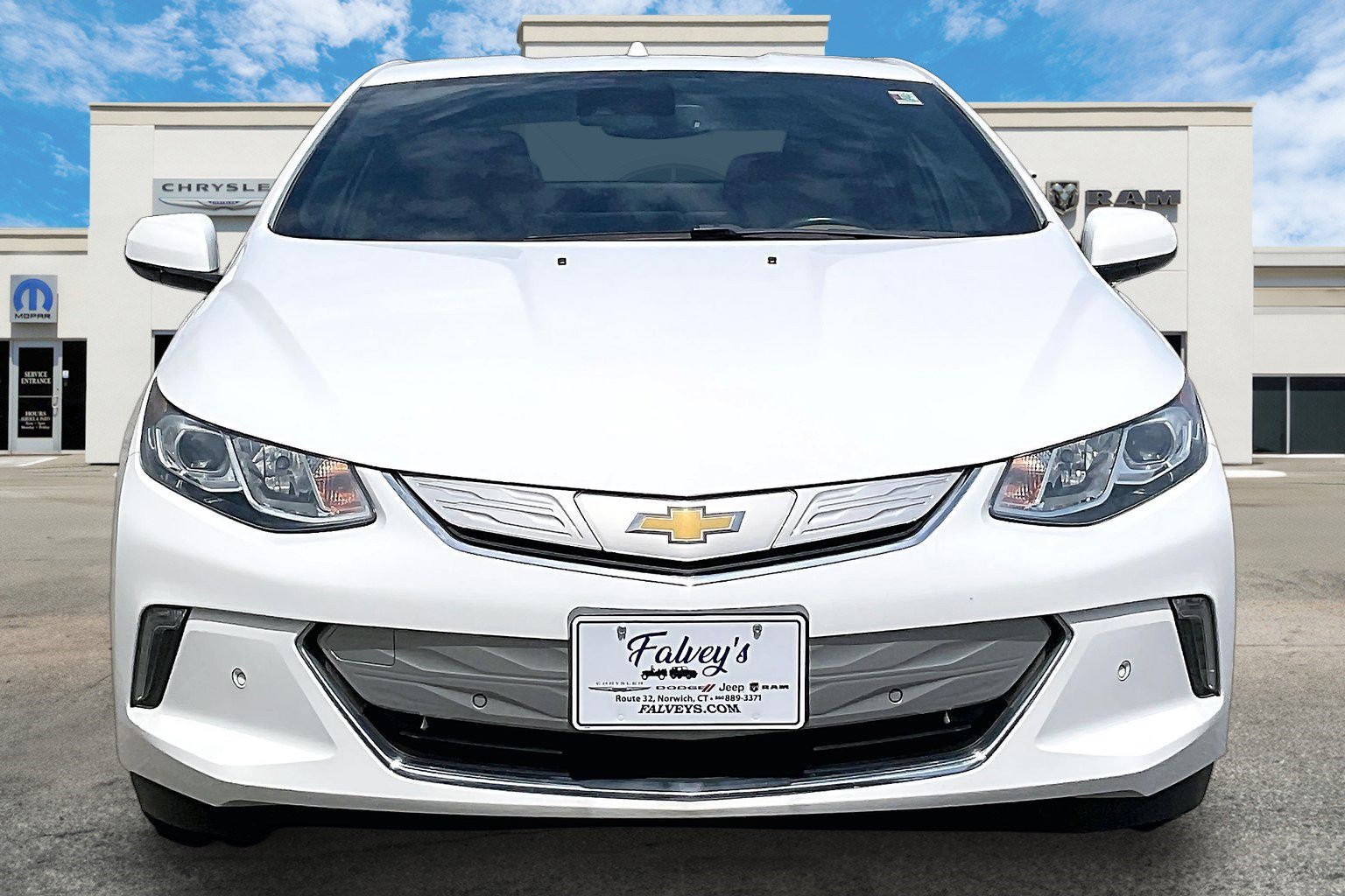 Used 2018 Chevrolet Volt Premier w/ Driver Confidence Package FWD image 3