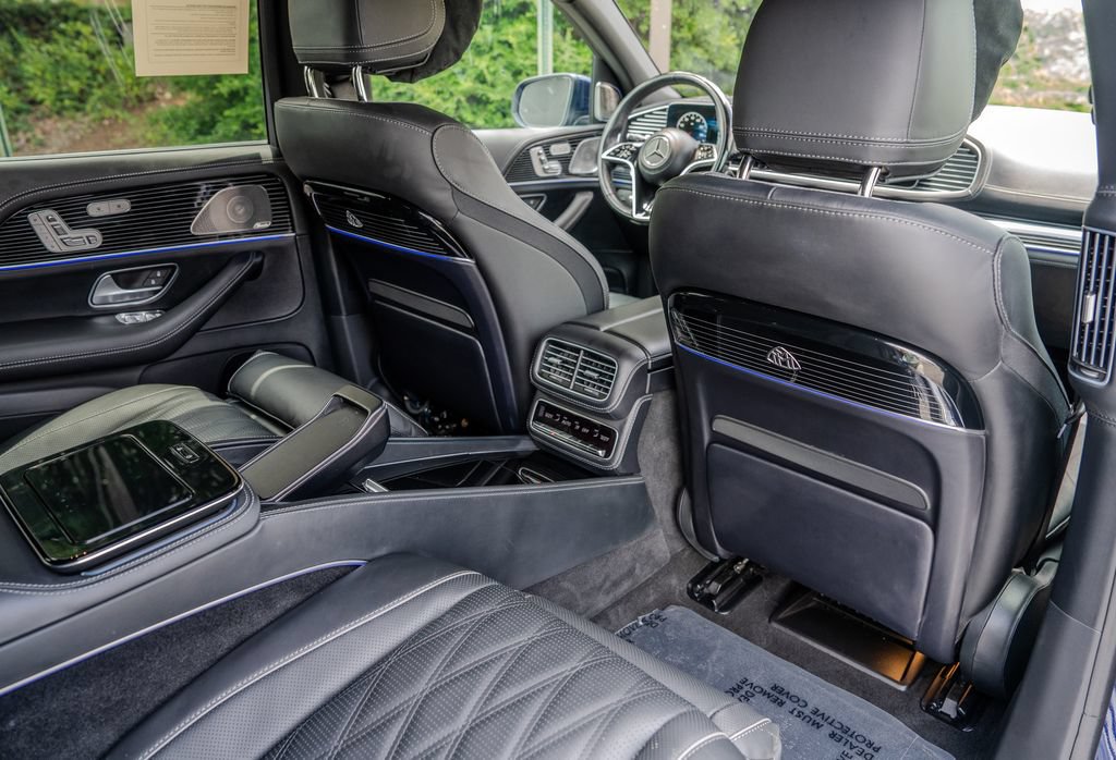Used 2025 Mercedes-Benz Maybach GLS 600 4MATIC image 32