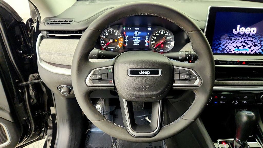 Used 2022 Jeep Compass Latitude FWD image 13