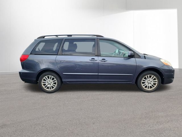 Used 2009 Toyota Sienna XLE image 36