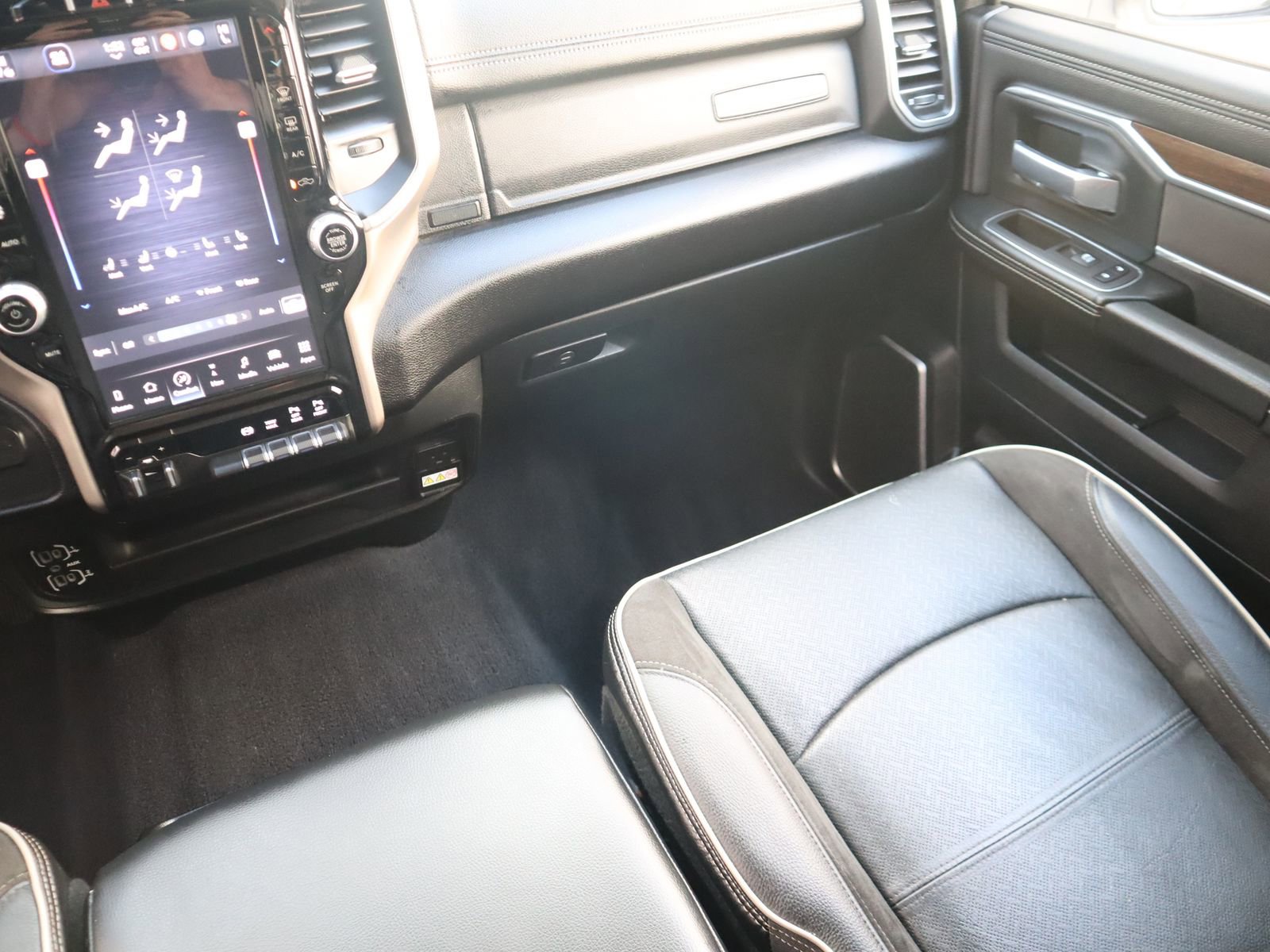 Used 2024 RAM 2500 Laramie w/ Cold Weather Group image 38