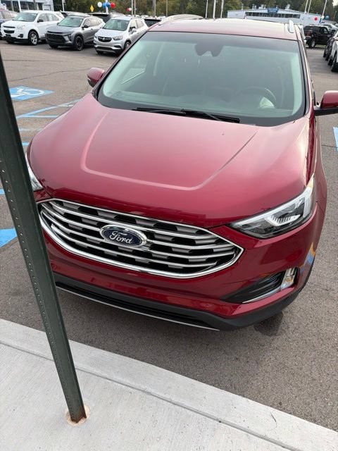 Used 2019 Ford Edge SEL w/ Equipment Group 201A AWD/4WD image 2