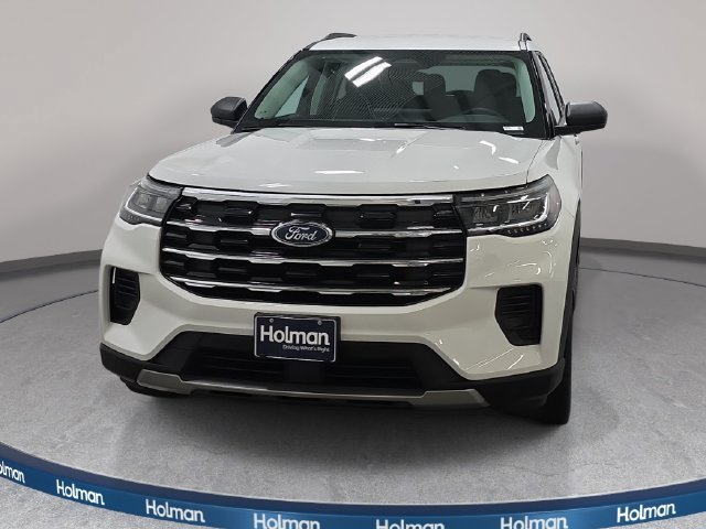 Used 2026 Ford Explorer Active AWD/4WD image 3
