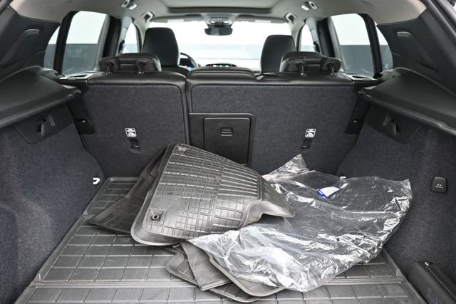 Used 2023 Volvo XC40 B5 Plus w/ Protection Package Premier AWD/4WD image 31