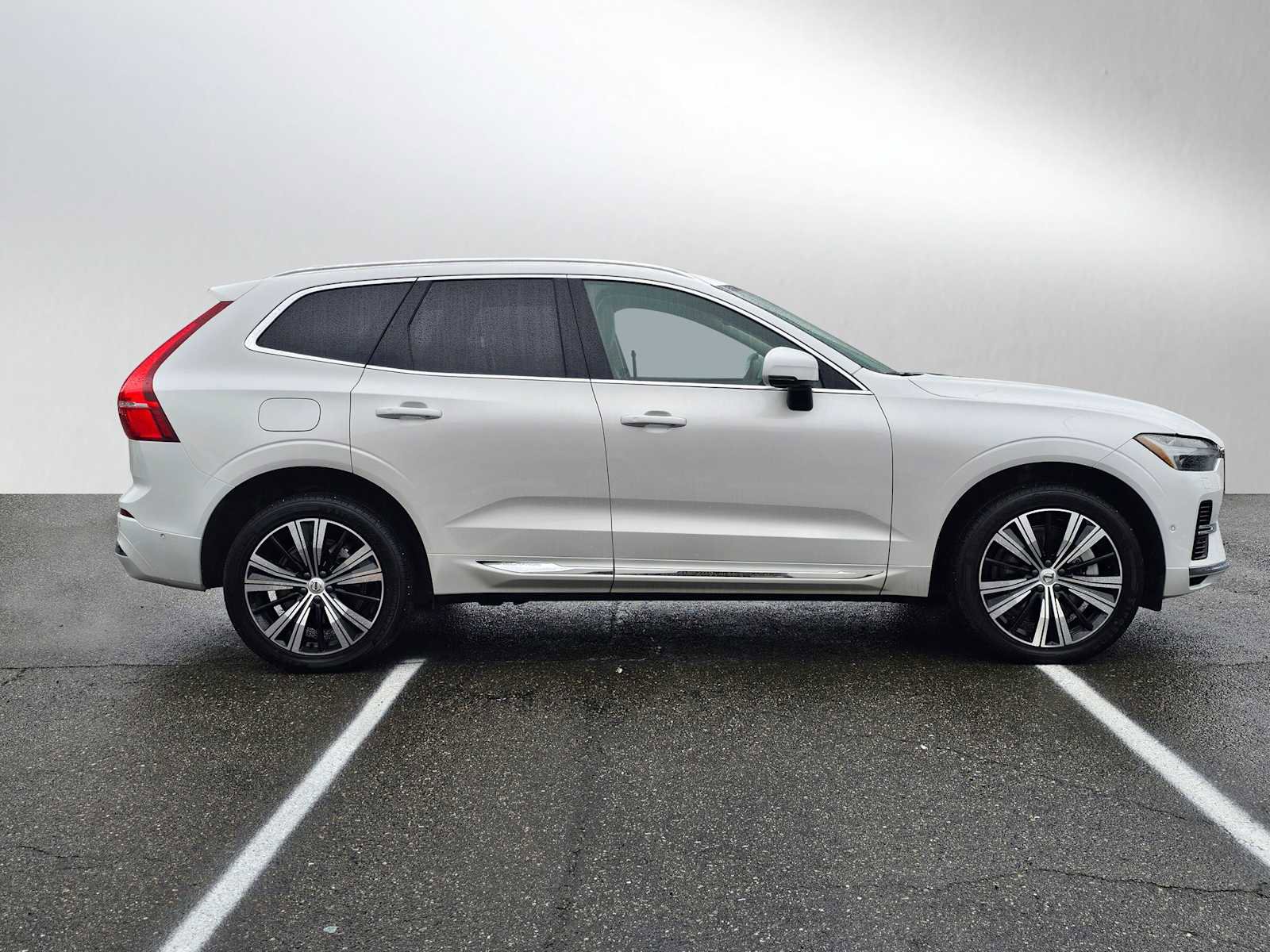 Certified 2023 Volvo XC60 T8 Ultimate w/ Climate Package image 2