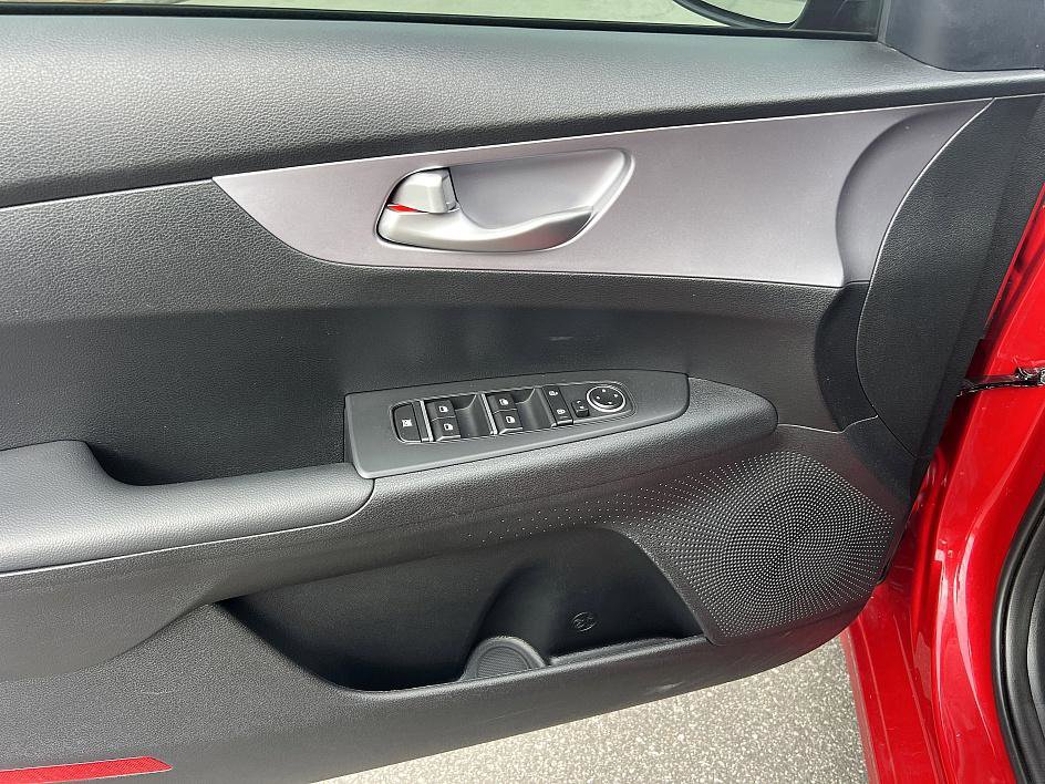 Used 2024 Kia Forte LXS w/ LXS Technology Package image 19