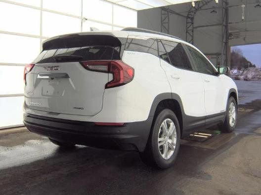 Used 2023 GMC Terrain SLE w/ Driver Convenience Package image 4