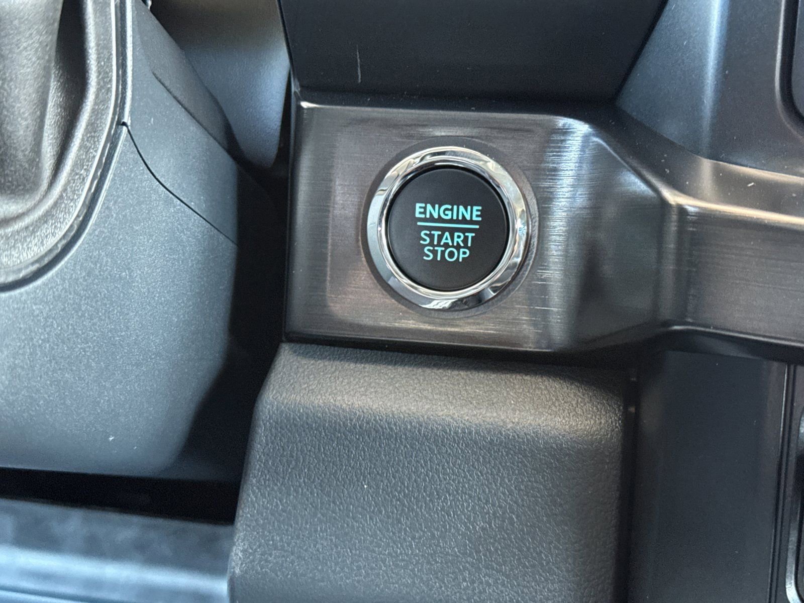 New 2026 Ford F250 Lariat w/ Black Appearance Package image 25