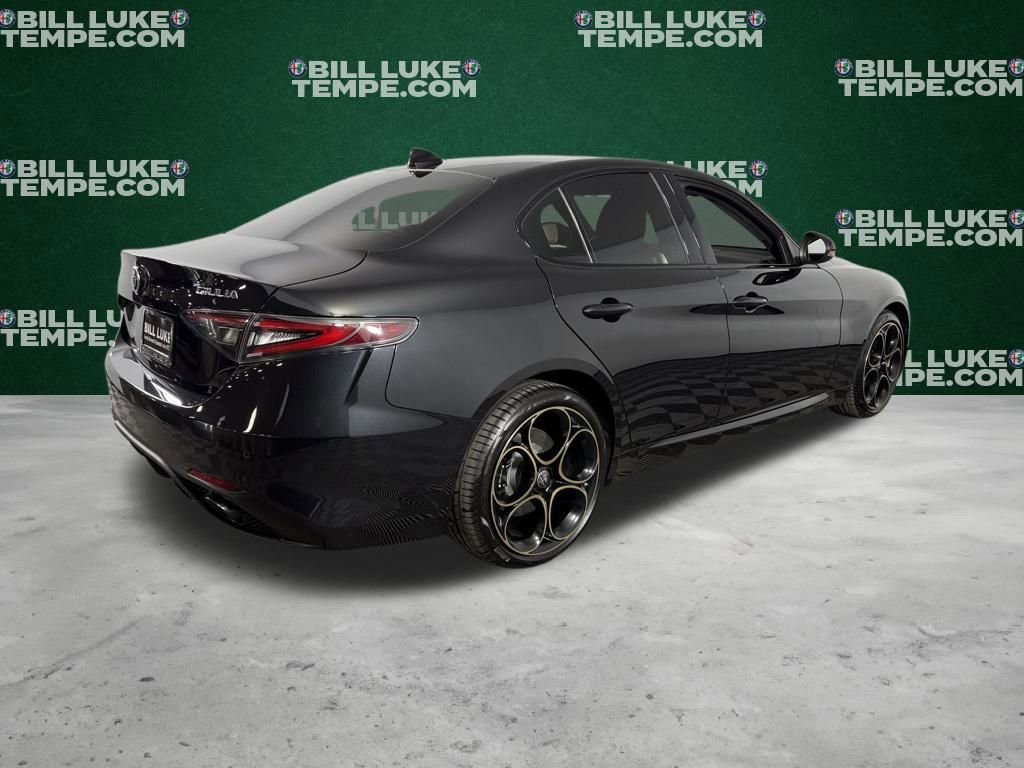 Used 2025 Alfa Romeo Giulia AWD image 6